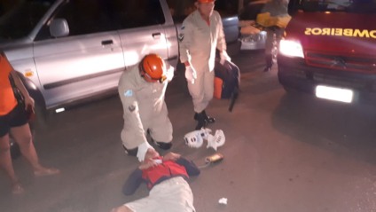 Adolescente é socorrido por soldados do Corpo de Bombeiros - Reprodução