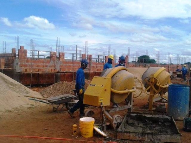 Obras do CEI em construção no bairro Jardim Carandá  - Ana Cristina Santos 