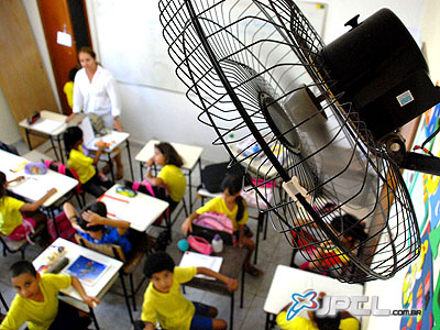 Ventiladores, bebedouro e energia foram instalados e começaram a funcionar ontem -