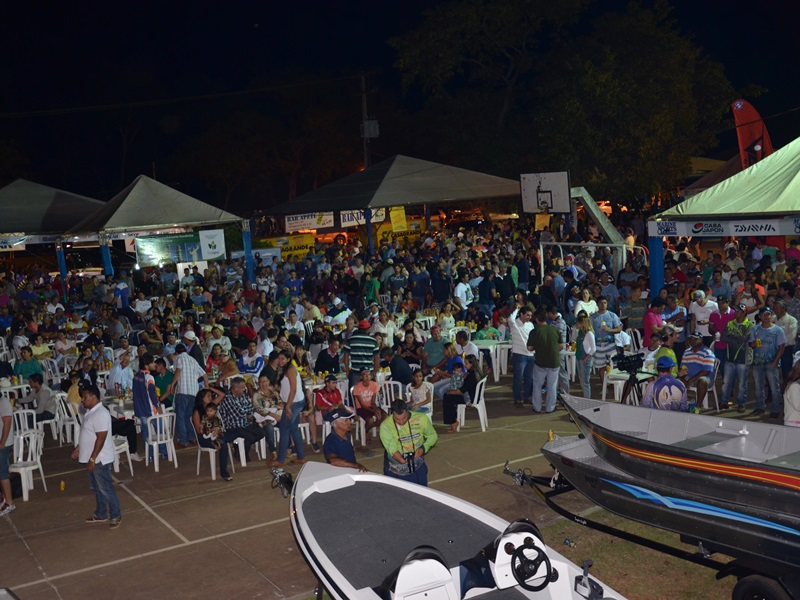 Aproximadamente oito mil pessoas estiveram presente no sábado, 16 - Claudio Pereira