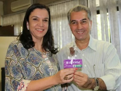 Mais de 2 mil mulheres receberam as rosas acompanhadas de um cartão com uma mensagem do Governo - Divulgação Mais de 2 mil mulheres receberam as rosas acompanhadas de um cartão com uma mensagem do Governo - Divulgação