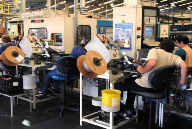 Segundo dados da Pesquisa Industrial Mensal – Produção Física, do IBGE, a produção teve queda de 6% na comparação com junho do ano passado - Arquivo/AgênciaBrasil Segundo dados da Pesquisa Industrial Mensal – Produção Física, do IBGE, a produção teve queda de 6% na comparação com junho do ano passado - Arquivo/AgênciaBrasil