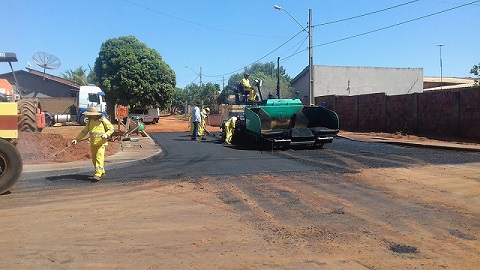 Empreiteira executa obras de pavimentação no Jardim Carandá  - Ana Cristina Santos/JP