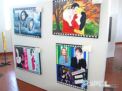 Mais de 20 telas estão em exposição no saguão da antiga Prefeitura -