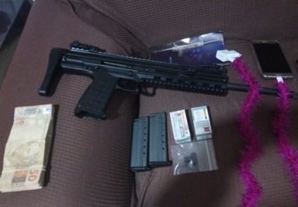 Objetos apreendidos pela polícia - (Foto: Divulgação PF) Objetos apreendidos pela polícia - (Foto: Divulgação PF)