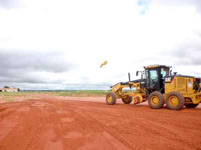 Obras estariam colocando em risco a segurança de pousos e decolagens de aeronaves -