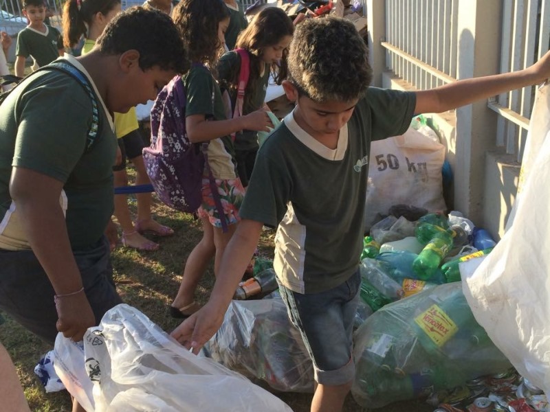 Os materiais recicláveis serão vendidos e o dinheiro será usado para escola realizar a Festa das Crianças - Divulgação