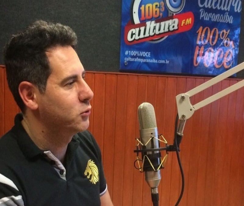 Comediante Giovani Braz, o  - Talita Matsushita/Cultura FM