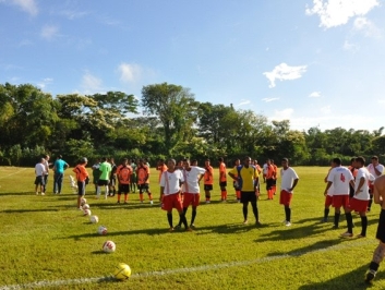 Das 26 equipes, 24 compareceram ao campo do Jupiá -