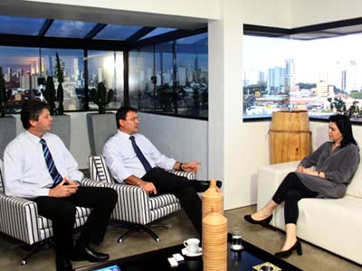 Governadora em exercício em reunião com o presidente da Fiemes e diretor do Senai -
