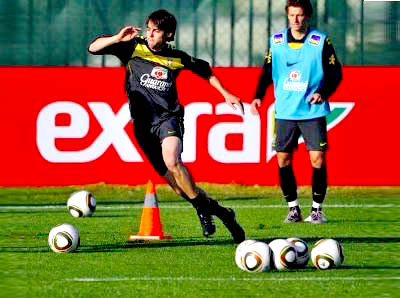 Kaká treinou normalmente nesta terça e deve jogar - Kaká treinou normalmente nesta terça e deve jogar -