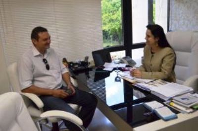 Presidente do Sinpol e deputada Mara Caseiro -