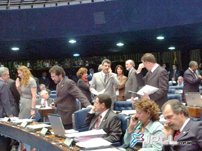 No ano passado, o Senado promoveu noventa e sete sessões deliberativas -