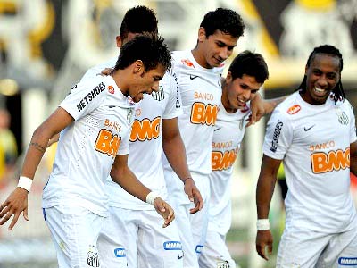 Jogadores do Peixe comemoram na Vila -
