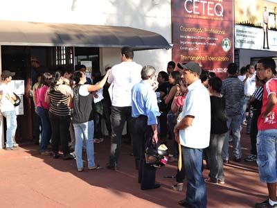 Quem passava próximo à Múltipla notava a imensa fila de candidatos que chegava a atravessar quarteirões -