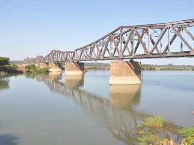 Após conclusão do canteiro de obras, começa a parte de fundação da ponte sobre o Rio Paraná -