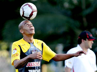 Alex Silva estará em campo nesta terça - Alex Silva estará em campo nesta terça -