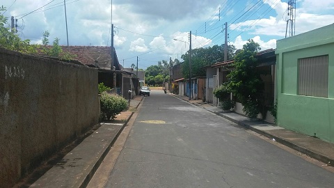 Casa invadida pelos ladrões fica no bairro Alvorada - Cláudio Jr./TVC