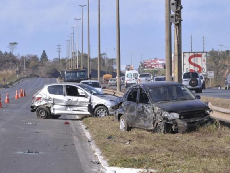 Indenizações por acidentes com automóveis atingiram 19% do total pago pela seguradora no ano passado - Arquivo/Agência Brasil Indenizações por acidentes com automóveis atingiram 19% do total pago pela seguradora no ano passado - Arquivo/Agência Brasil