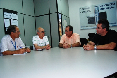 Jornalista e escritor Fernando Fitas foi recebido pelo repórter Carlos Alberto, pelo diretor do Grupo RCN de Comunicação, Rosário Congro Neto e pelo chefe de Redação do JP, Denílson Pinto -