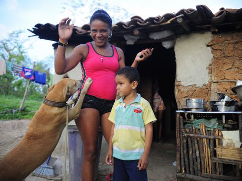 Dona de casa Ana Cleide Ancelmo da Silva, 35, viúva, mora com a mãe e sete filhos  - Fernando Frazão/Agência Brasil