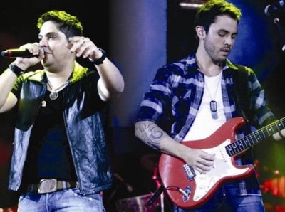 Dupla durante um show -