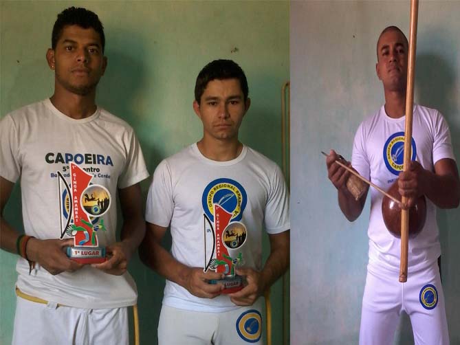 Integrantes do grupo Capoeira Regional representam Aparecida