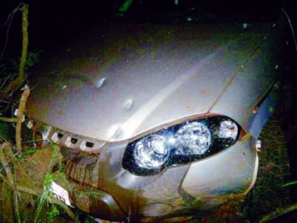Carro do pecuarista foi atingido por vários disparos -