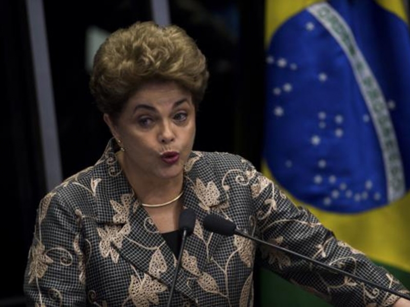 A presidente afastada Dilma Rousseff faz sua defesa diante dos senadores, na sessão de julgamento do impeachment - Marcelo Camargo/Agência Brasil