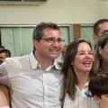 Cassiano Maia comemora vitória com a vice-prefeita Vera Helena (à direita).