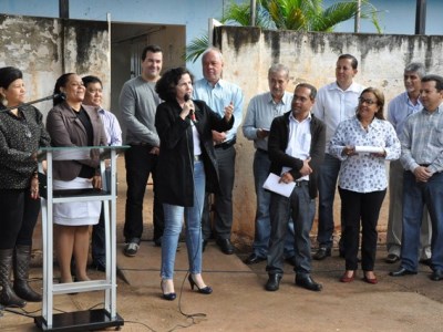 Prefeita autoriza reforma e ampliação de escola na Vila Alegre -