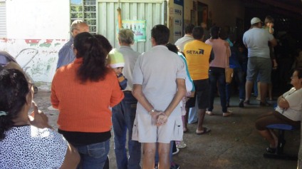 Pessoas encararam filas para receber dose da vacina - Roberto Chamorro/JP Pessoas encararam filas para receber dose da vacina - Roberto Chamorro/JP