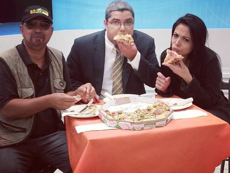 Apresentadores do programa TVC Agora, canal 13, encerraram o programa em pizza - Divulgação