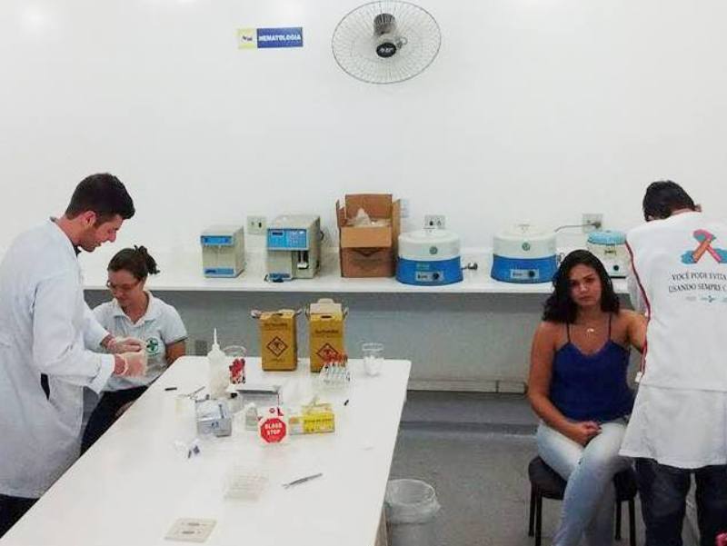 Universitários participaram da coleta de exames laboratoriais na Aems - Divulgação