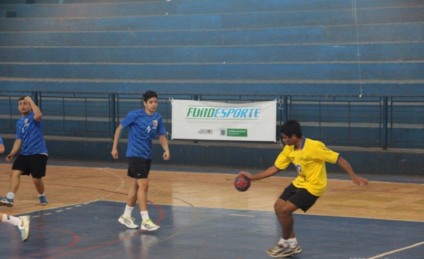 Equipes masculinas e femininas disputam o torneio - Divulgação/Fundesporte