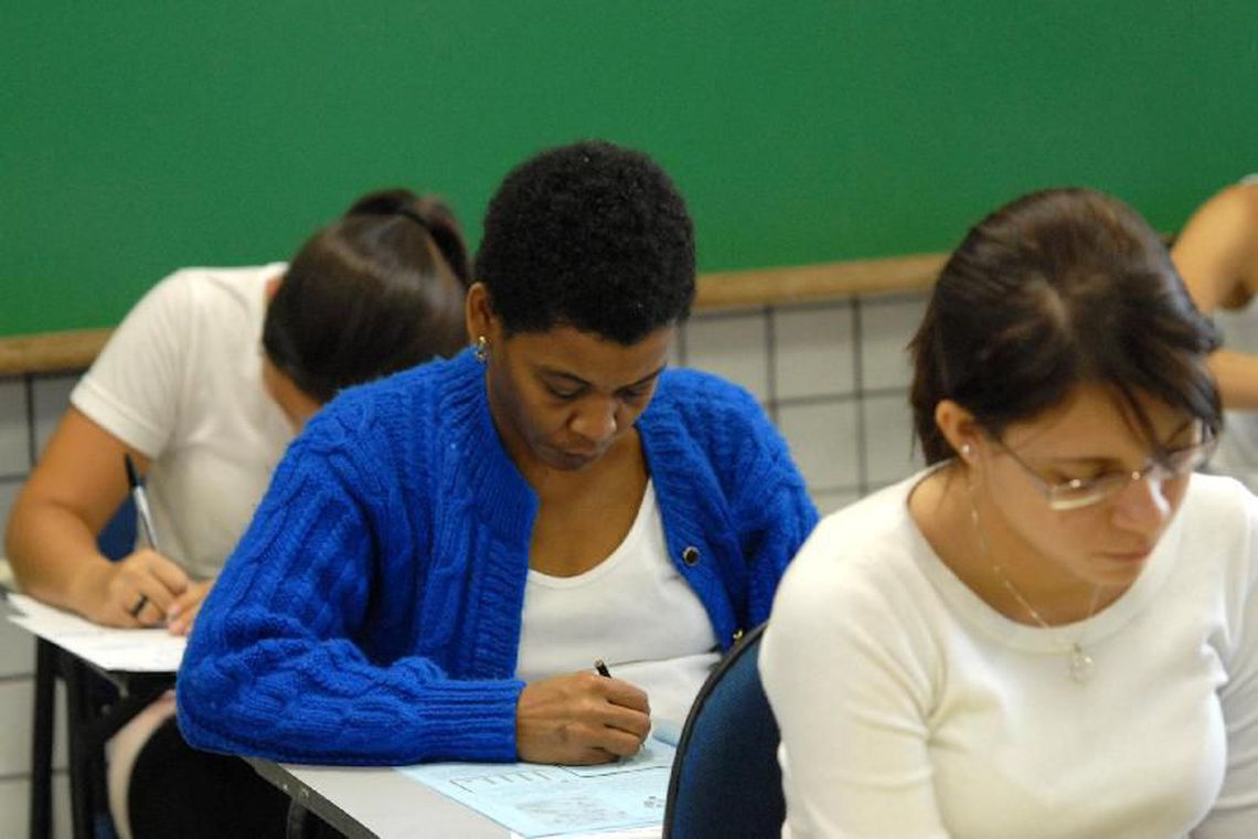 Neste ano, os participantes estão usando mais o celular e o tablet para fazer a inscrição no Enem - Arquivo/Agência Brasil