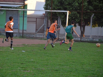 Equipe treina no Campo do bairro Santo André -