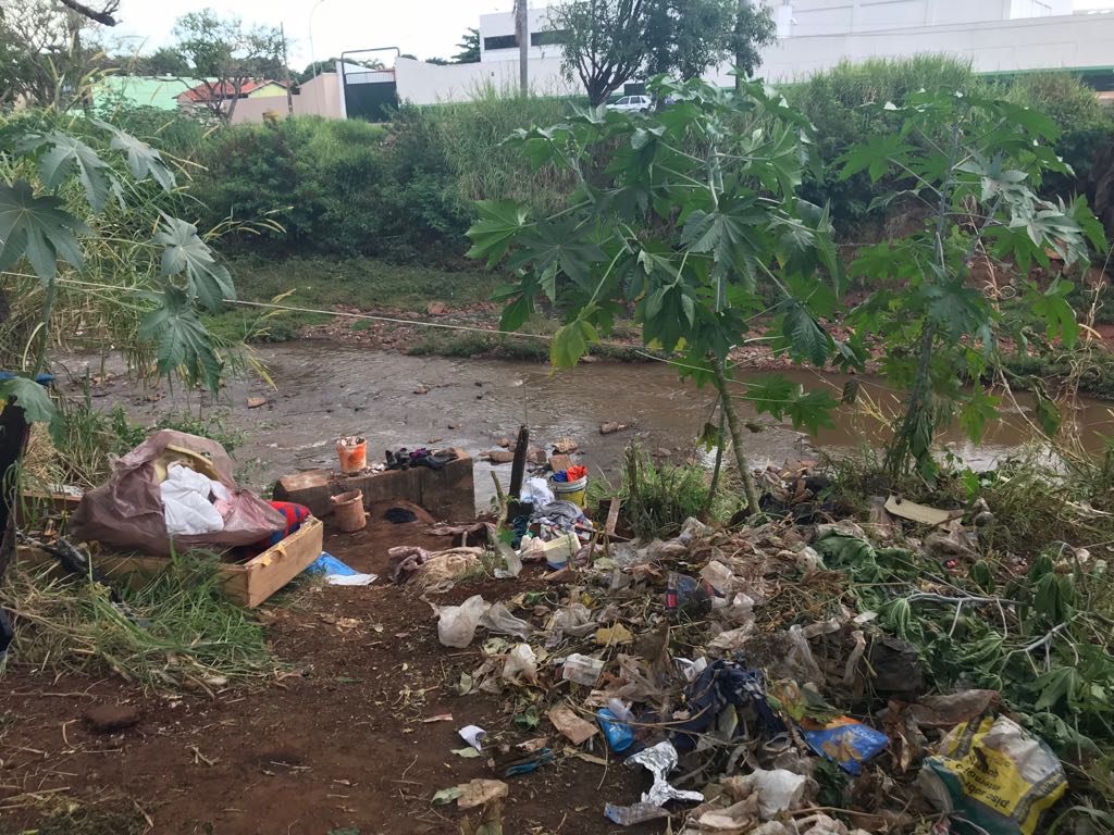 Segundo o Centro Pop da Prefeitura, a maioria dos moradores de rua negam atendimento devido às drogas e álcool - Foto: Vivian Krajewski/CBN