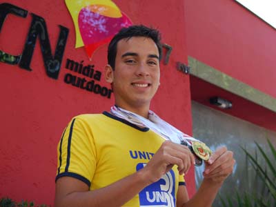 Arthur mostra as medalhas conquistadas nos Jogos Regionais Paulistas - Arthur mostra as medalhas conquistadas nos Jogos Regionais Paulistas -
