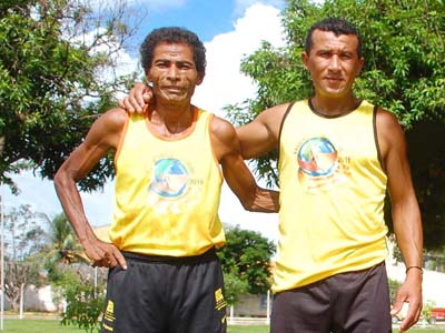 Messias (esq.) e Laércio são os representantes de Três Lagoas na Corrida do Carteiro -