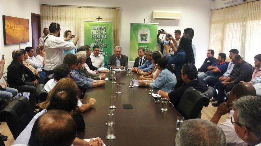 Reunião de Azambuja com autoridades de Três Lagoas, em Campo Grande - Ronie Cruz/CBN