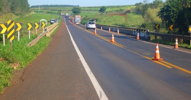 Armados com facão e faca motoristas travaram "duelo" em rodovia - Divulgação / Internet