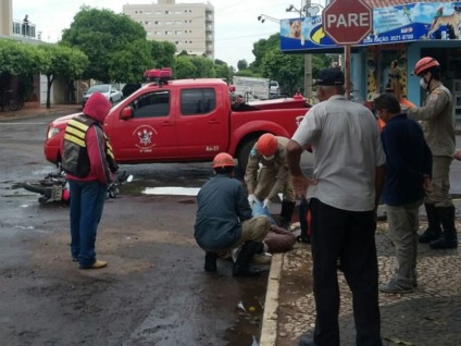 Motociclista teve fratura na perna esquerda - Claudio Junior 