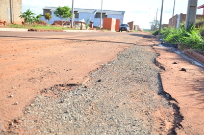 Moradores também reclamaram dos cortes feitos nas vias já pavimentadas -