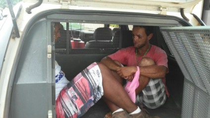 Homens estavam com drogas no bolso do shorts - Cláudio Jr.