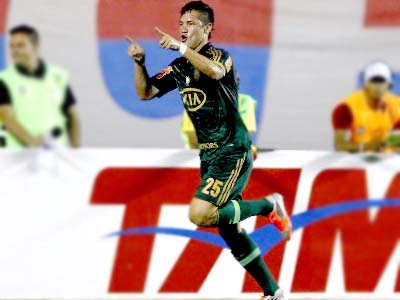 Betinho comemora o gol da vitória do Palmeiras em Salvador -