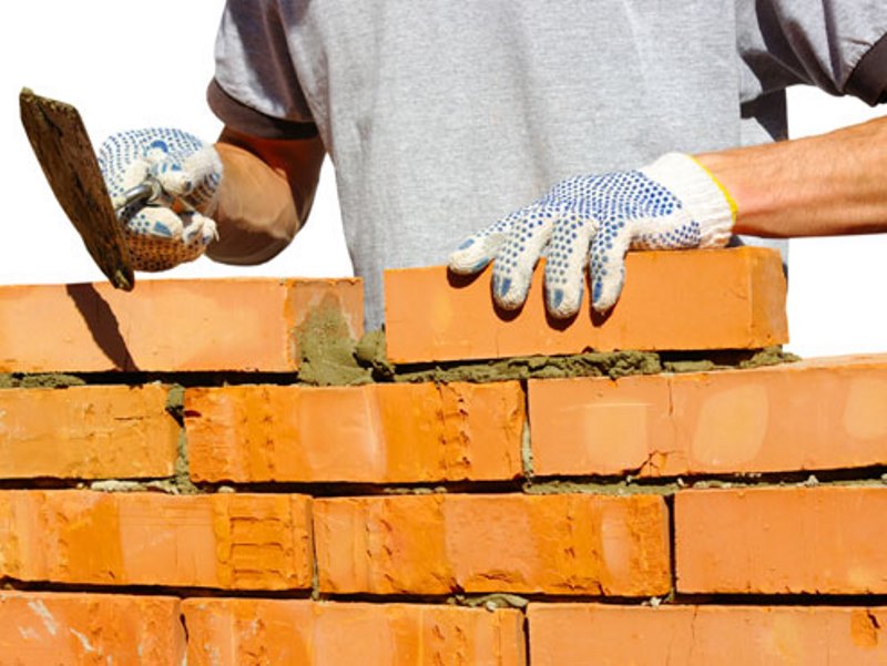 Além da vaga para pedreiro, há oportunidades para mecânico de máquinas pesadas, operador de retro-escavadeira e outras - ilustração Além da vaga para pedreiro, há oportunidades para mecânico de máquinas pesadas, operador de retro-escavadeira e outras - ilustração