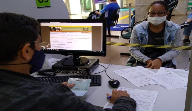 É necessário candidatos levarem RG e carteira de trabalho para cadastro na agência - Foto: Divulgação