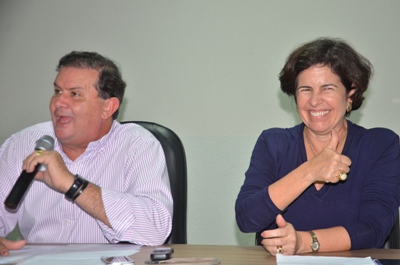 Eduardo Rocha, ao lado da prefeita Márcia Moura durante coletiva à imprensa -