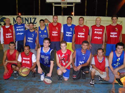 Todas as quartas-feiras jovens e veteranos treinam basquete na quadra da Aden - Todas as quartas-feiras jovens e veteranos treinam basquete na quadra da Aden -